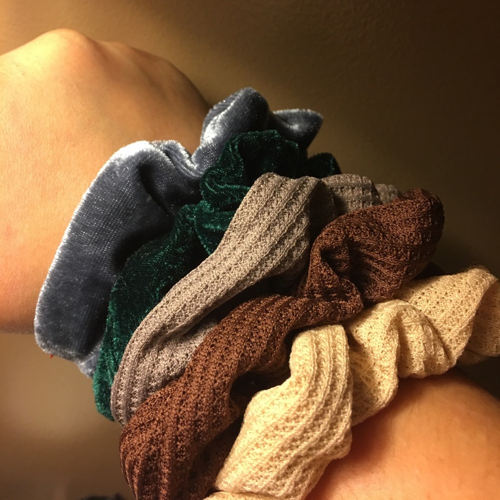 Neutral toned scrunchie set!